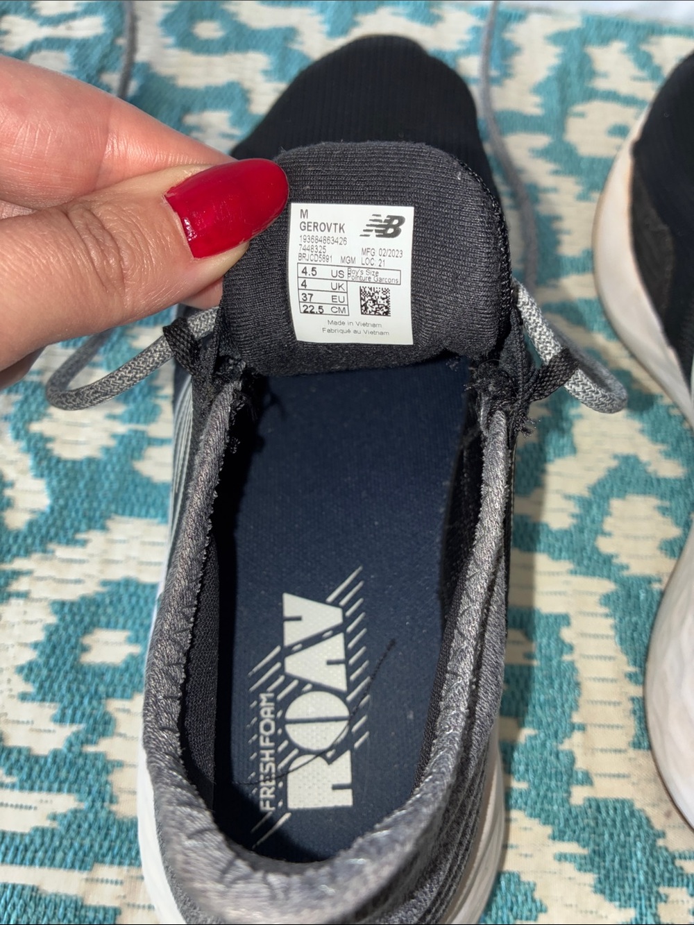 New Balance Black & Gray Knit-Back Athletic Sneakers Fresh Form Roav Boys Sz 4.5 - Picture 5 of 11